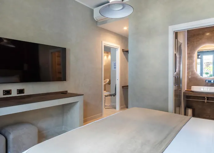 Apartment Pool & Deluxe Rom