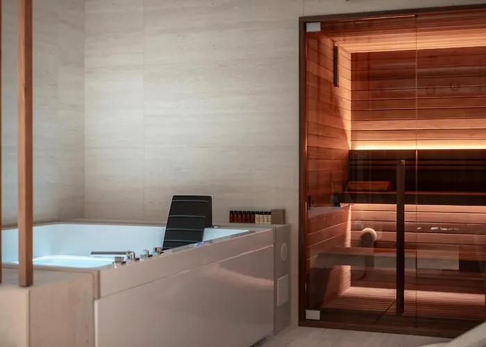 Apartment Pool & Deluxe Rom