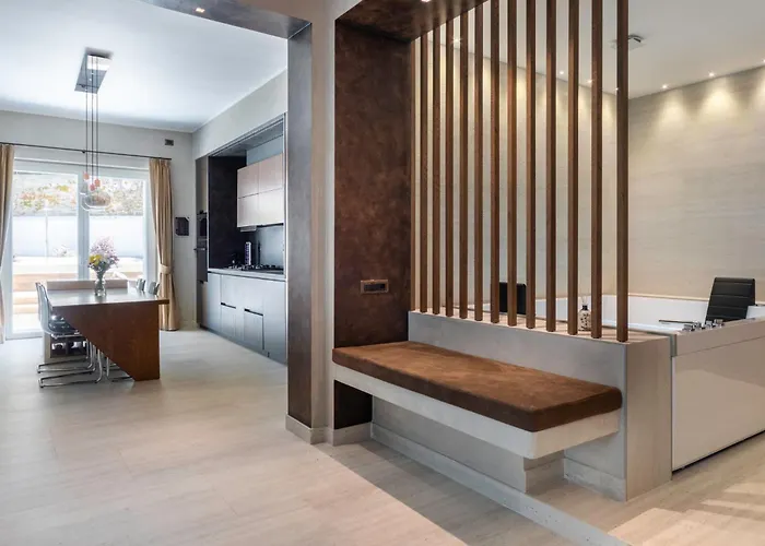 Pool & Deluxe Apartment Rom