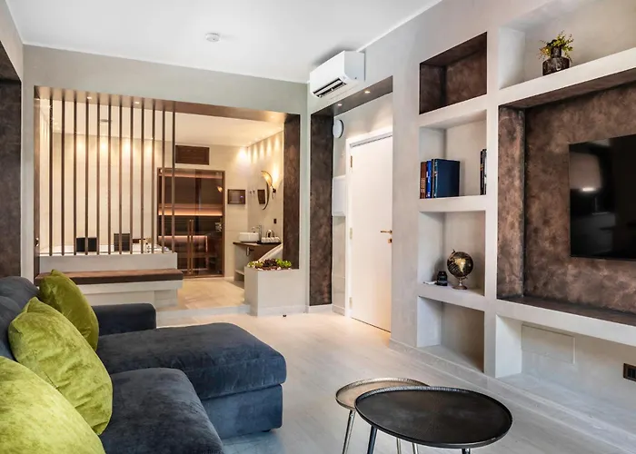 Pool & Deluxe Apartment